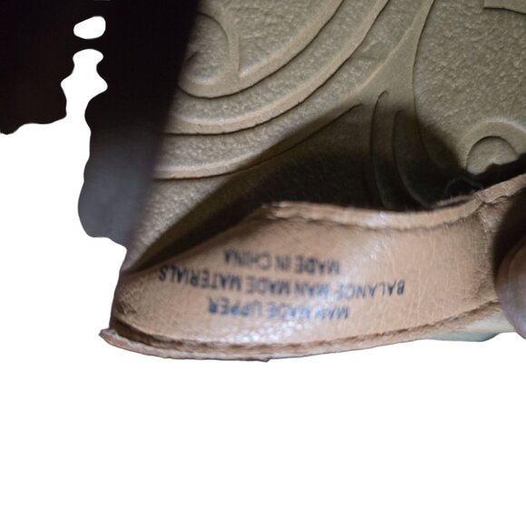 B.O.C. Womens Sandals Size 7.5 Tan Brown Faux Leather Comfortable Slides - Picture 4 of 9